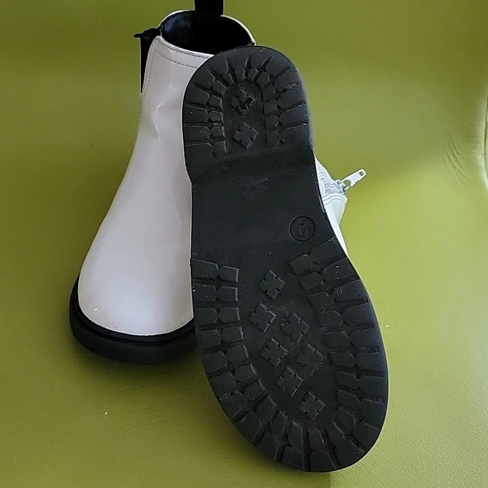 Steve Madden white and black girls shoes